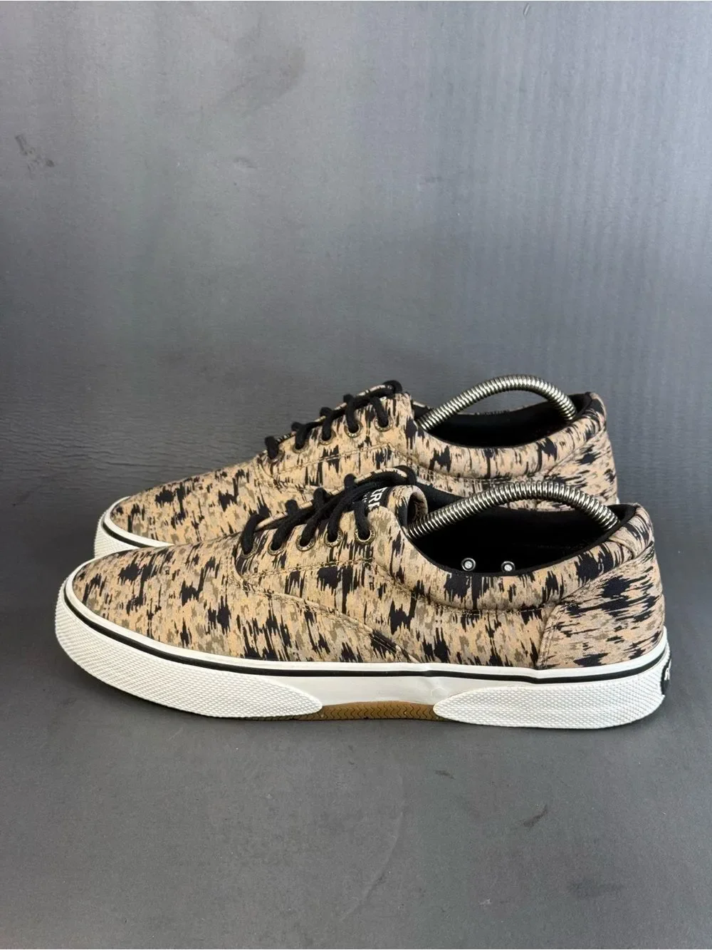 Sperry gently used
